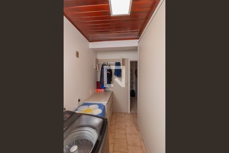 Casa para alugar com 328m², 5 quartos e 5 vagas Casa para alugar com 328m², 5 quartos e 5 vagasLavanderia