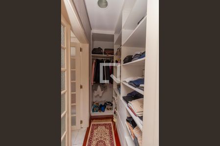 Casa para alugar com 328m², 5 quartos e 5 vagas Casa para alugar com 328m², 5 quartos e 5 vagasCloset da suíte