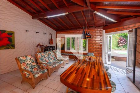 Casa para alugar com 328m², 5 quartos e 5 vagas Casa para alugar com 328m², 5 quartos e 5 vagasÁrea comum - Salão de festas