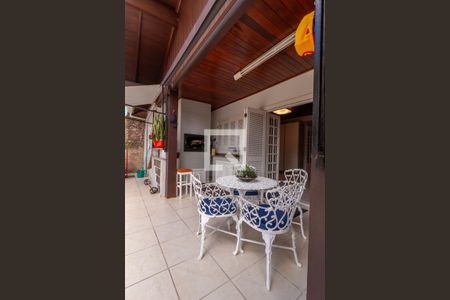 Casa para alugar com 328m², 5 quartos e 5 vagas Casa para alugar com 328m², 5 quartos e 5 vagasÁrea externa