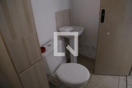 Banheiro de casa para alugar com 1 quarto, 45m² em Jardim Santo Elias, São Paulo