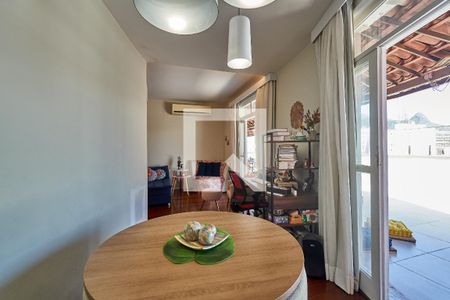 Apartamento à venda com 230m², 3 quartos e 1 vagaSala