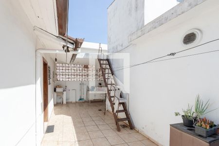 Casa à venda com 250m², 3 quartos e 2 vagas Casa à venda com 250m², 3 quartos e 2 vagasQuintal