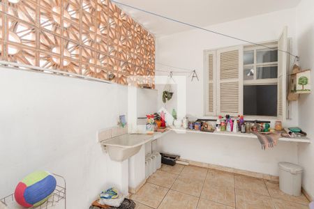 Casa à venda com 250m², 3 quartos e 2 vagas Casa à venda com 250m², 3 quartos e 2 vagasLavanderia