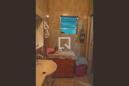 Casa à venda com 250m², 4 quartos e 4 vagas Casa à venda com 250m², 4 quartos e 4 vagasCasa 2 - banheiro