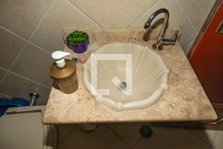 Casa à venda com 250m², 4 quartos e 4 vagas Casa à venda com 250m², 4 quartos e 4 vagasCasa 1 - Banheiro social