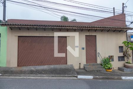 Casa à venda com 250m², 4 quartos e 4 vagas Casa à venda com 250m², 4 quartos e 4 vagasFachada