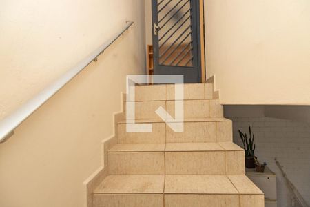 Casa à venda com 250m², 4 quartos e 4 vagas Casa à venda com 250m², 4 quartos e 4 vagasEscada