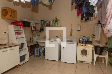 Casa à venda com 250m², 4 quartos e 4 vagas Casa à venda com 250m², 4 quartos e 4 vagasCasa 1 - área de serviço