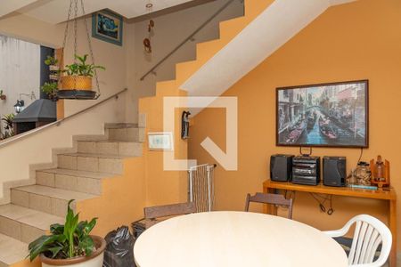 Casa à venda com 250m², 4 quartos e 4 vagas Casa à venda com 250m², 4 quartos e 4 vagasÁrea de entrada