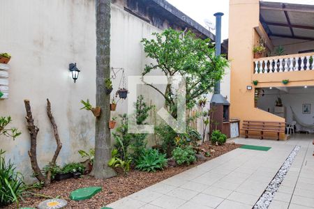 Casa à venda com 250m², 4 quartos e 4 vagas Casa à venda com 250m², 4 quartos e 4 vagasQuintal