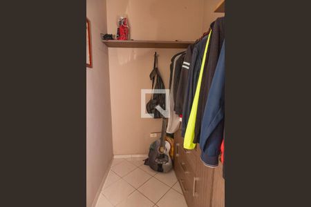 Casa à venda com 250m², 4 quartos e 4 vagas Casa à venda com 250m², 4 quartos e 4 vagasCasa 1 - closet da suíte 1