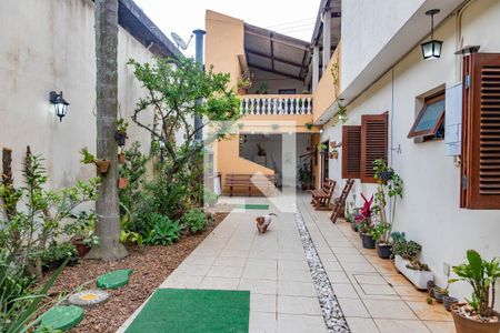 Casa à venda com 250m², 4 quartos e 4 vagas Casa à venda com 250m², 4 quartos e 4 vagasQuintal
