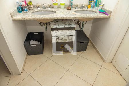 Casa à venda com 250m², 4 quartos e 4 vagas Casa à venda com 250m², 4 quartos e 4 vagasCasa 1 - Banheiro suíte 2 e 3