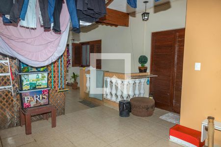 Casa à venda com 250m², 4 quartos e 4 vagas Casa à venda com 250m², 4 quartos e 4 vagasCasa 1 - área de serviço