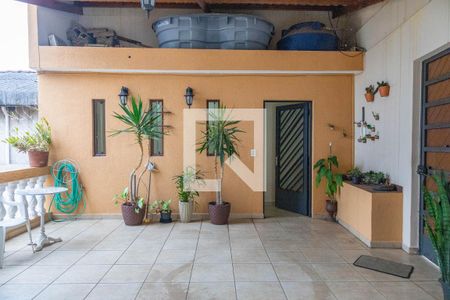 Casa à venda com 250m², 4 quartos e 4 vagas Casa à venda com 250m², 4 quartos e 4 vagasEntrada