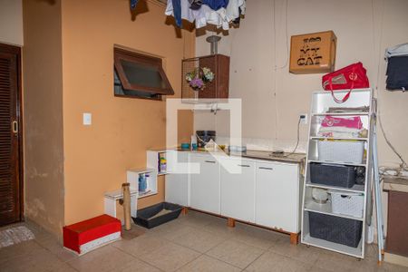 Casa à venda com 250m², 4 quartos e 4 vagas Casa à venda com 250m², 4 quartos e 4 vagasCasa 1 - área de serviço