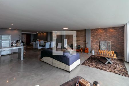 Casa à venda com 739m², 4 quartos e 6 vagasSala