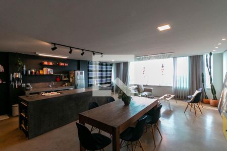 Casa à venda com 739m², 4 quartos e 6 vagasSala/Cozinha