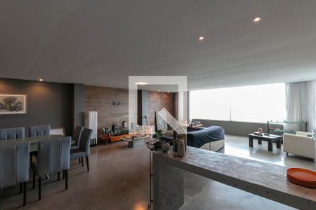 Casa à venda com 739m², 4 quartos e 6 vagasSala