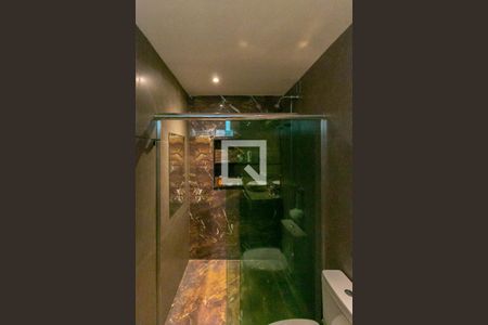 Casa à venda com 739m², 4 quartos e 6 vagasBanheiro 2