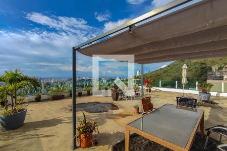 Casa à venda com 739m², 4 quartos e 6 vagasÁrea comum