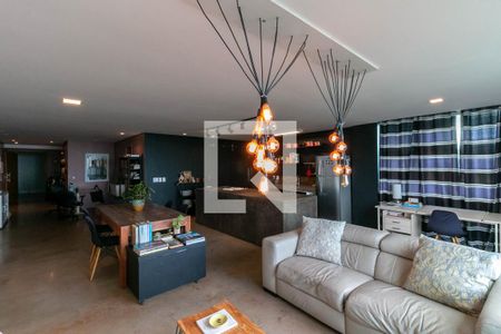 Casa à venda com 739m², 4 quartos e 6 vagasSala/Cozinha