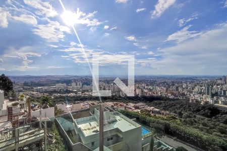 Casa à venda com 739m², 4 quartos e 6 vagasVista