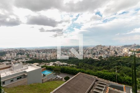 Casa à venda com 739m², 4 quartos e 6 vagasVista Sala