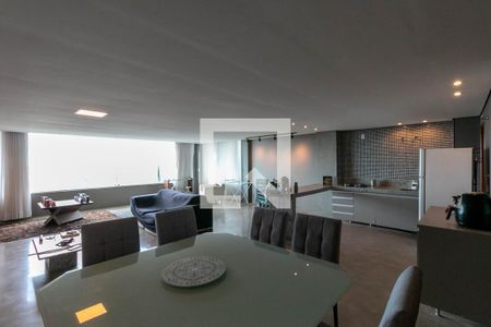 Casa à venda com 739m², 4 quartos e 6 vagasSala
