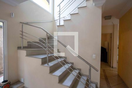 Casa à venda com 250m², 5 quartos e 4 vagasEscada