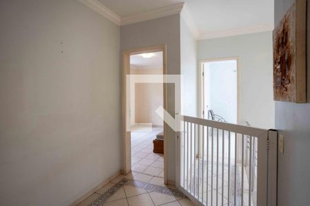 Casa à venda com 250m², 5 quartos e 4 vagasHall