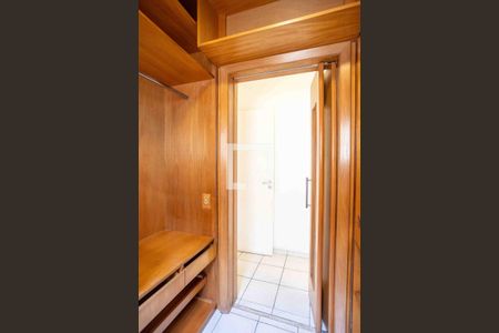 Casa à venda com 250m², 5 quartos e 4 vagasCloset da suíte