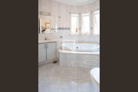 Casa à venda com 250m², 5 quartos e 4 vagasBanheiro da Suíte Master