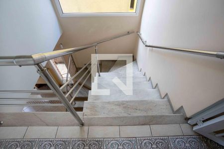 Casa à venda com 250m², 5 quartos e 4 vagasEscada