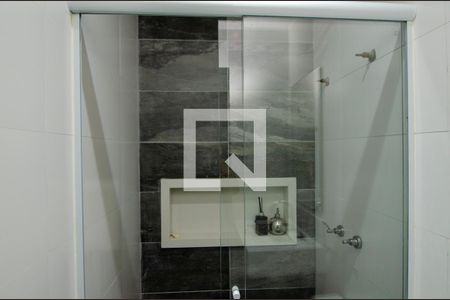 Casa de condomínio à venda com 380m², 4 quartos e 6 vagas Casa de condomínio à venda com 380m², 4 quartos e 6 vagasBanheiro Social