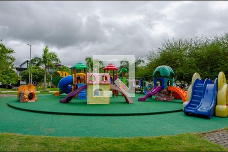 Casa de condomínio à venda com 380m², 4 quartos e 6 vagas Casa de condomínio à venda com 380m², 4 quartos e 6 vagasÁrea comum