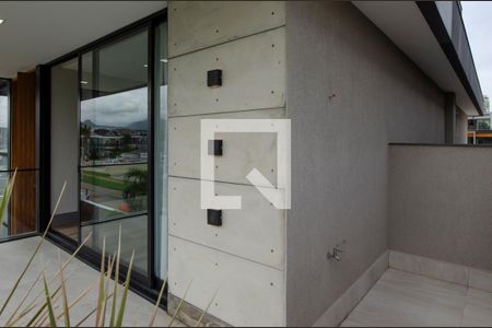 Casa de condomínio à venda com 380m², 4 quartos e 6 vagas Casa de condomínio à venda com 380m², 4 quartos e 6 vagasVaranda do Quarto 2