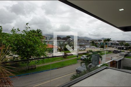 Casa de condomínio à venda com 380m², 4 quartos e 6 vagas Casa de condomínio à venda com 380m², 4 quartos e 6 vagasVaranda do Quarto 2