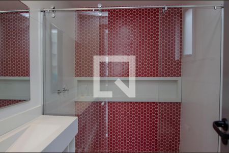 Casa de condomínio à venda com 380m², 4 quartos e 6 vagas Casa de condomínio à venda com 380m², 4 quartos e 6 vagasBanheiro Quarto 4