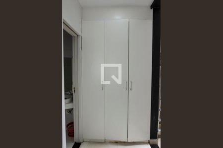 Casa de condomínio à venda com 380m², 4 quartos e 6 vagas Casa de condomínio à venda com 380m², 4 quartos e 6 vagasÁrea de serviço