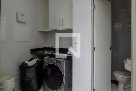 Casa de condomínio à venda com 380m², 4 quartos e 6 vagas Casa de condomínio à venda com 380m², 4 quartos e 6 vagasÁrea de serviço