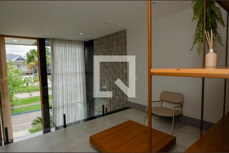 Sala de casa de condomínio à venda com 4 quartos, 380m² em Recreio dos Bandeirantes, Rio de Janeiro
