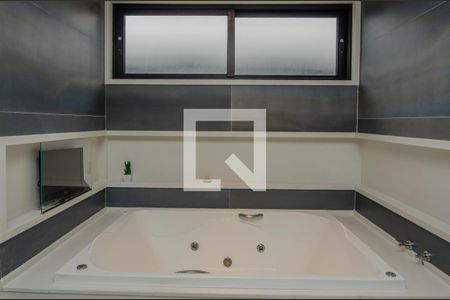 Casa de condomínio à venda com 380m², 4 quartos e 6 vagas Casa de condomínio à venda com 380m², 4 quartos e 6 vagasBanheiro do Quarto 2