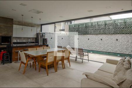 Casa de condomínio à venda com 380m², 4 quartos e 6 vagas Casa de condomínio à venda com 380m², 4 quartos e 6 vagasCozinha