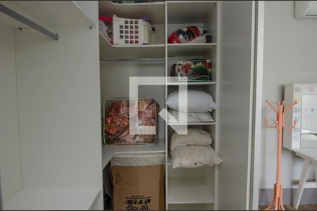 Casa de condomínio à venda com 380m², 4 quartos e 6 vagas Casa de condomínio à venda com 380m², 4 quartos e 6 vagasCloset do Quarto 3