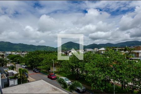 Casa de condomínio à venda com 380m², 4 quartos e 6 vagas Casa de condomínio à venda com 380m², 4 quartos e 6 vagasÁrea Externa