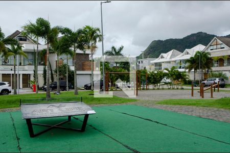 Casa de condomínio à venda com 380m², 4 quartos e 6 vagas Casa de condomínio à venda com 380m², 4 quartos e 6 vagasÁrea comum