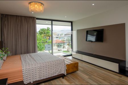 Casa de condomínio à venda com 380m², 4 quartos e 6 vagas Casa de condomínio à venda com 380m², 4 quartos e 6 vagasQuarto 2