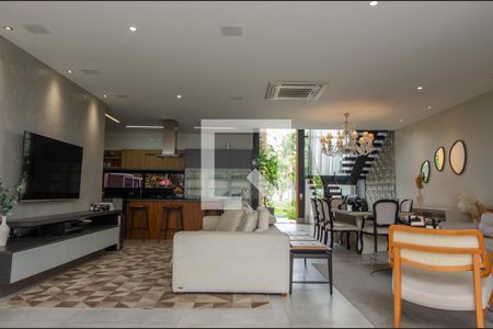 Sala de casa de condomínio à venda com 4 quartos, 380m² em Recreio dos Bandeirantes, Rio de Janeiro